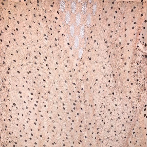 ❗️SOLD❗️ Button Up Flowy Top W/ Lace Back - Picture 5 of 5